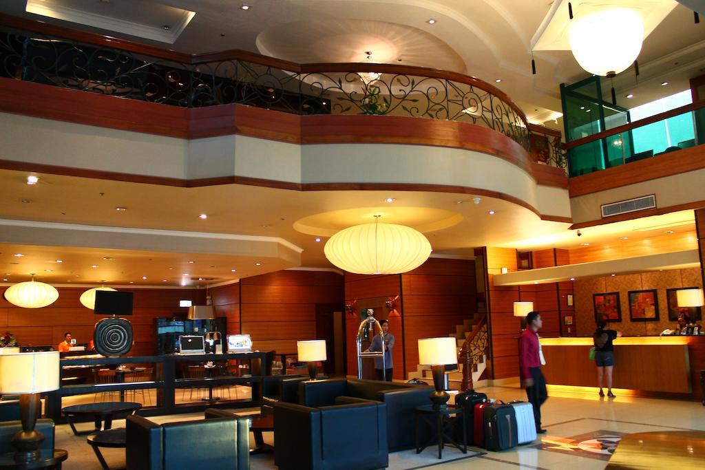 Iloilo Business Hotel Exteriör bild