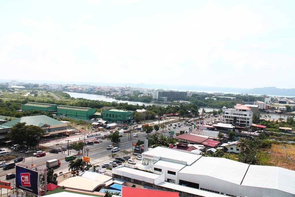 Iloilo Business Hotel Exteriör bild
