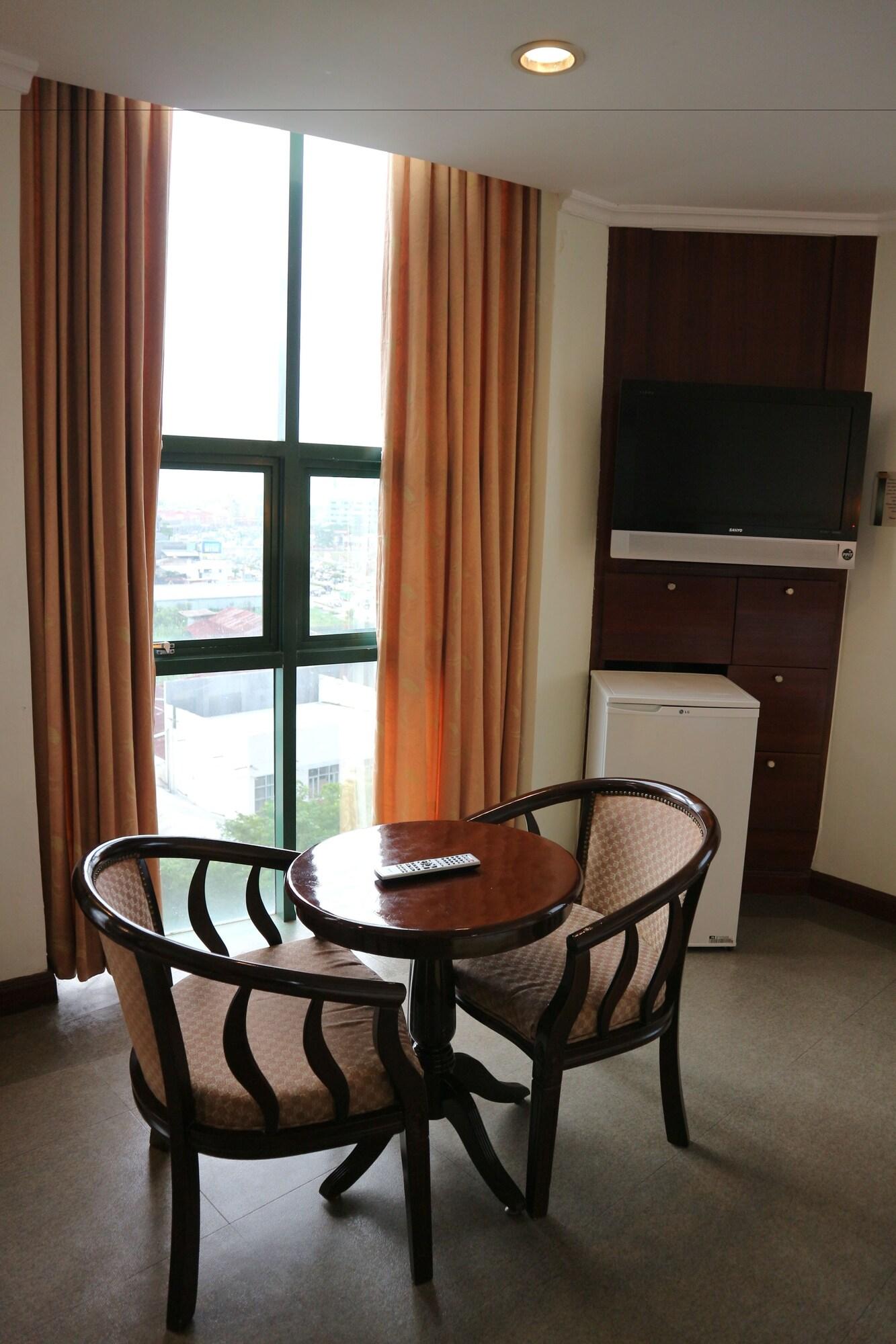 Iloilo Business Hotel Exteriör bild