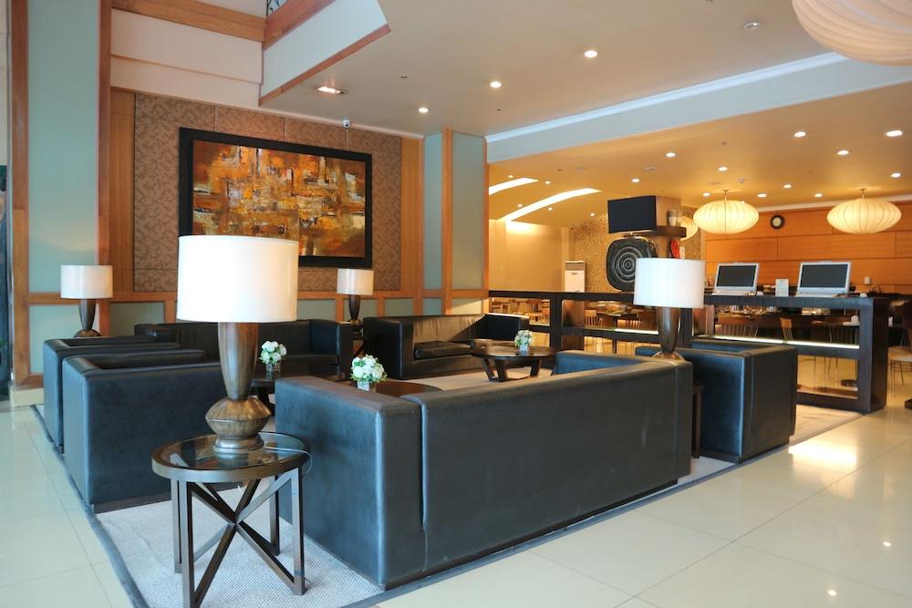 Iloilo Business Hotel Exteriör bild