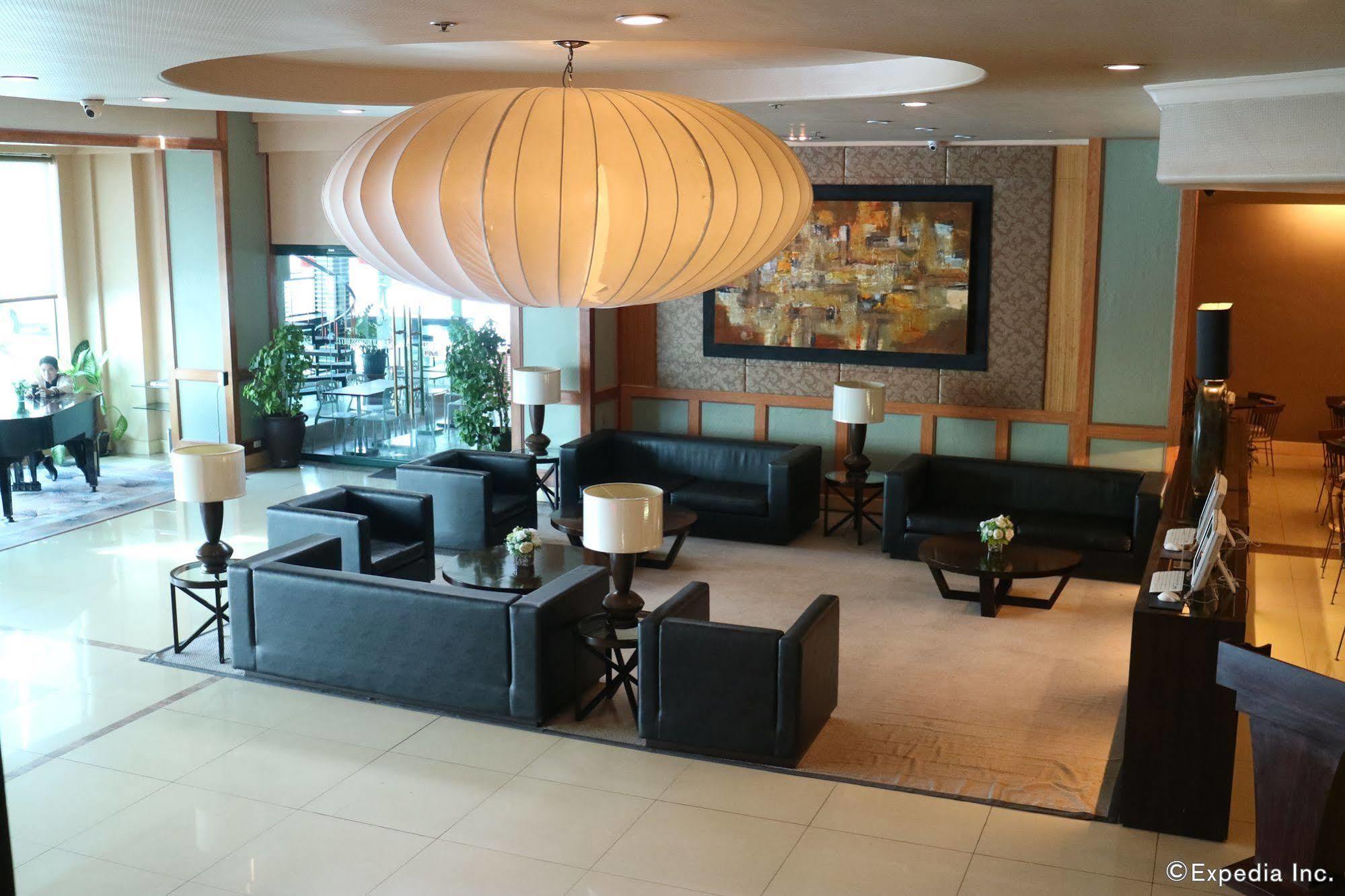 Iloilo Business Hotel Exteriör bild