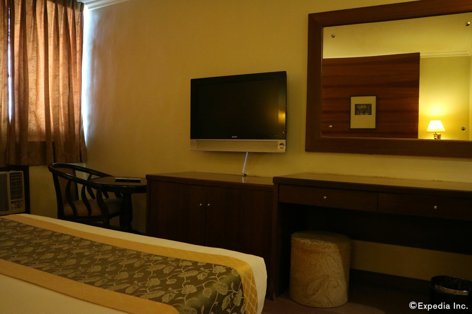 Iloilo Business Hotel Exteriör bild